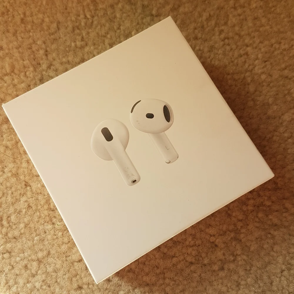 Apple AirPods 4 Model A3050 A3053 A3058 Wireless Headphones & Charging Case NWT